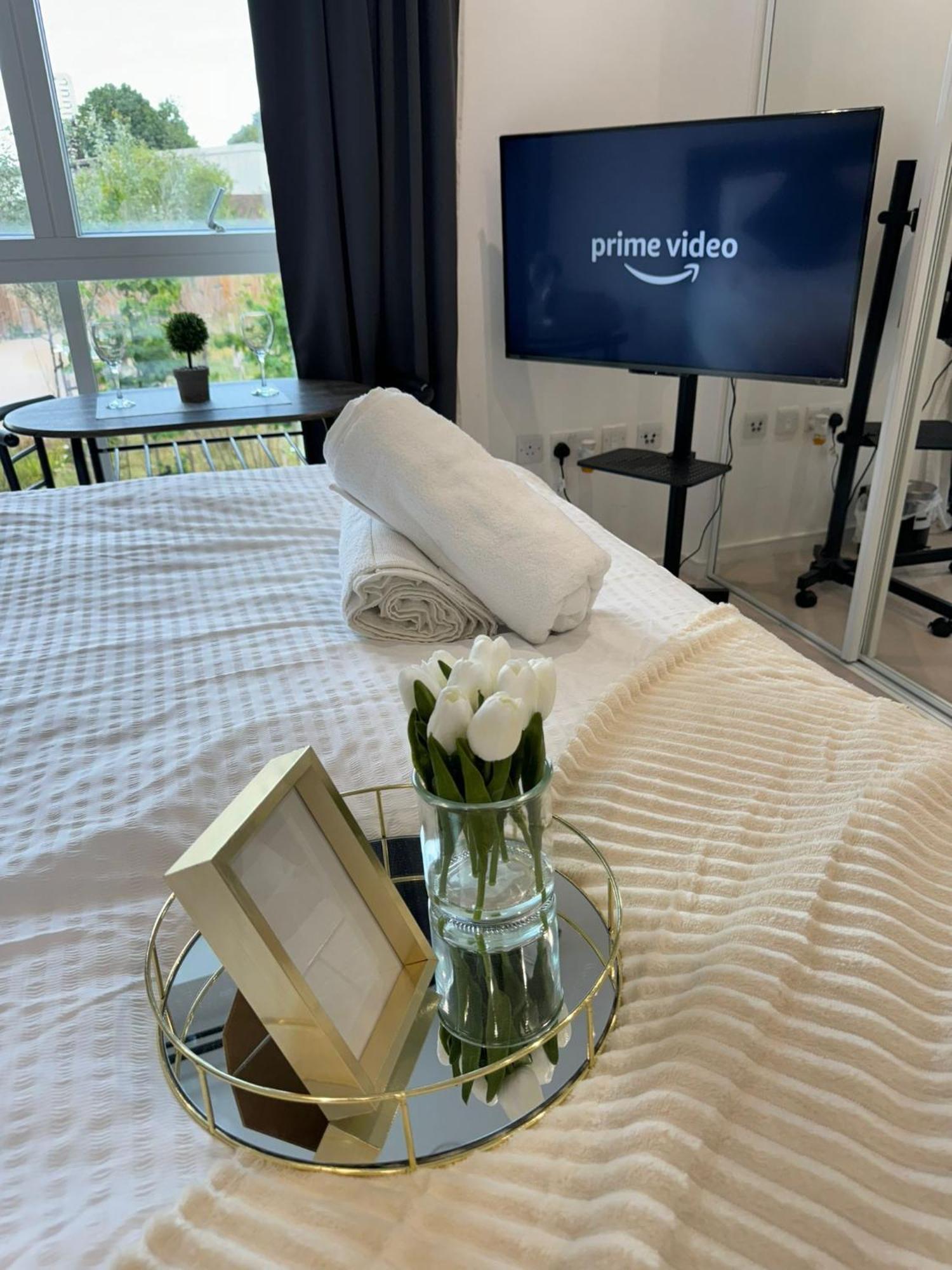 Kayz Lodge- Luxury Ensuite-Private & Shared Accommodation In A New House At The Olympic Village Overlooking Stratford Westfield And Tube Station London Luaran gambar