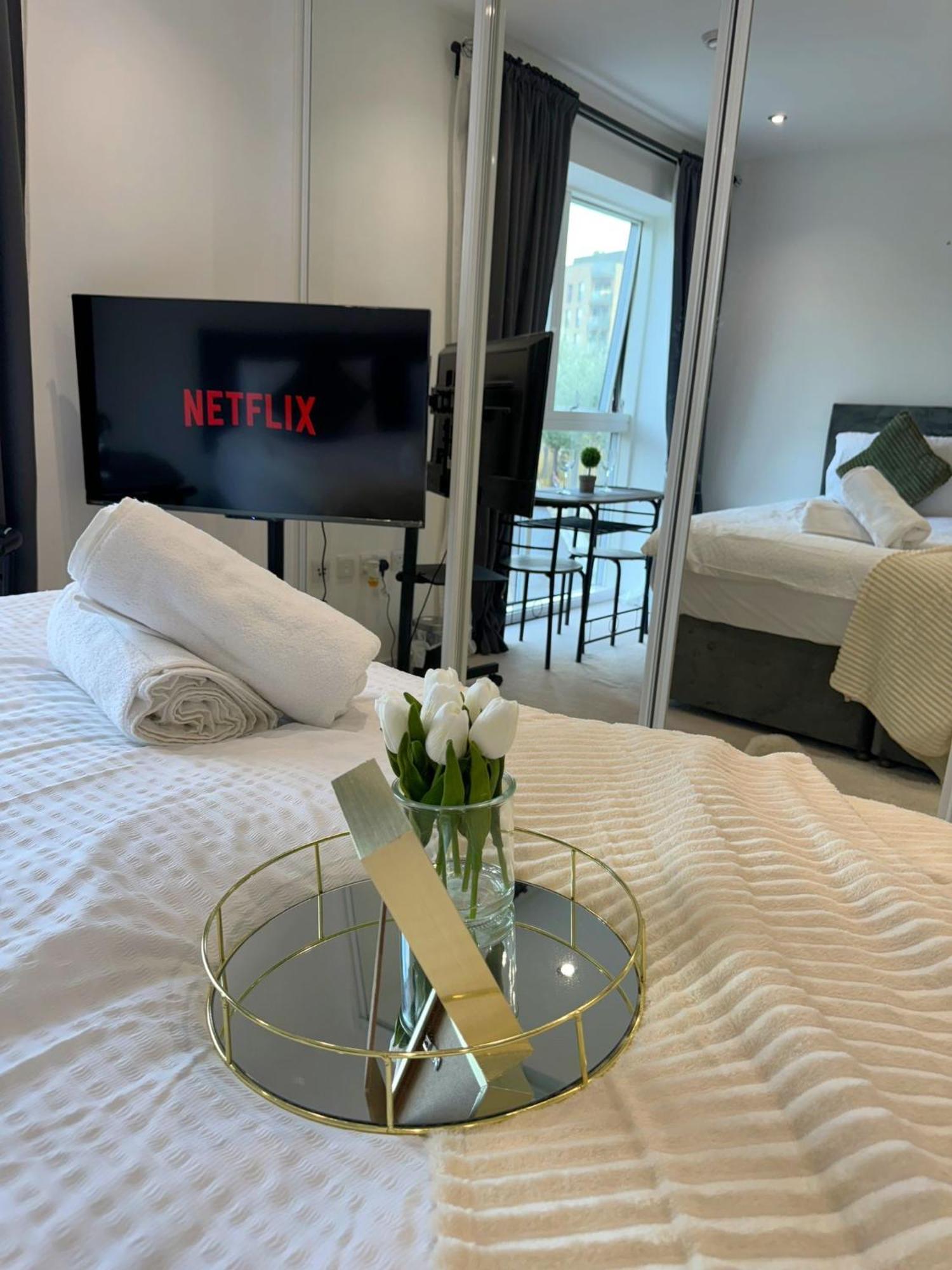 Kayz Lodge- Luxury Ensuite-Private & Shared Accommodation In A New House At The Olympic Village Overlooking Stratford Westfield And Tube Station London Luaran gambar
