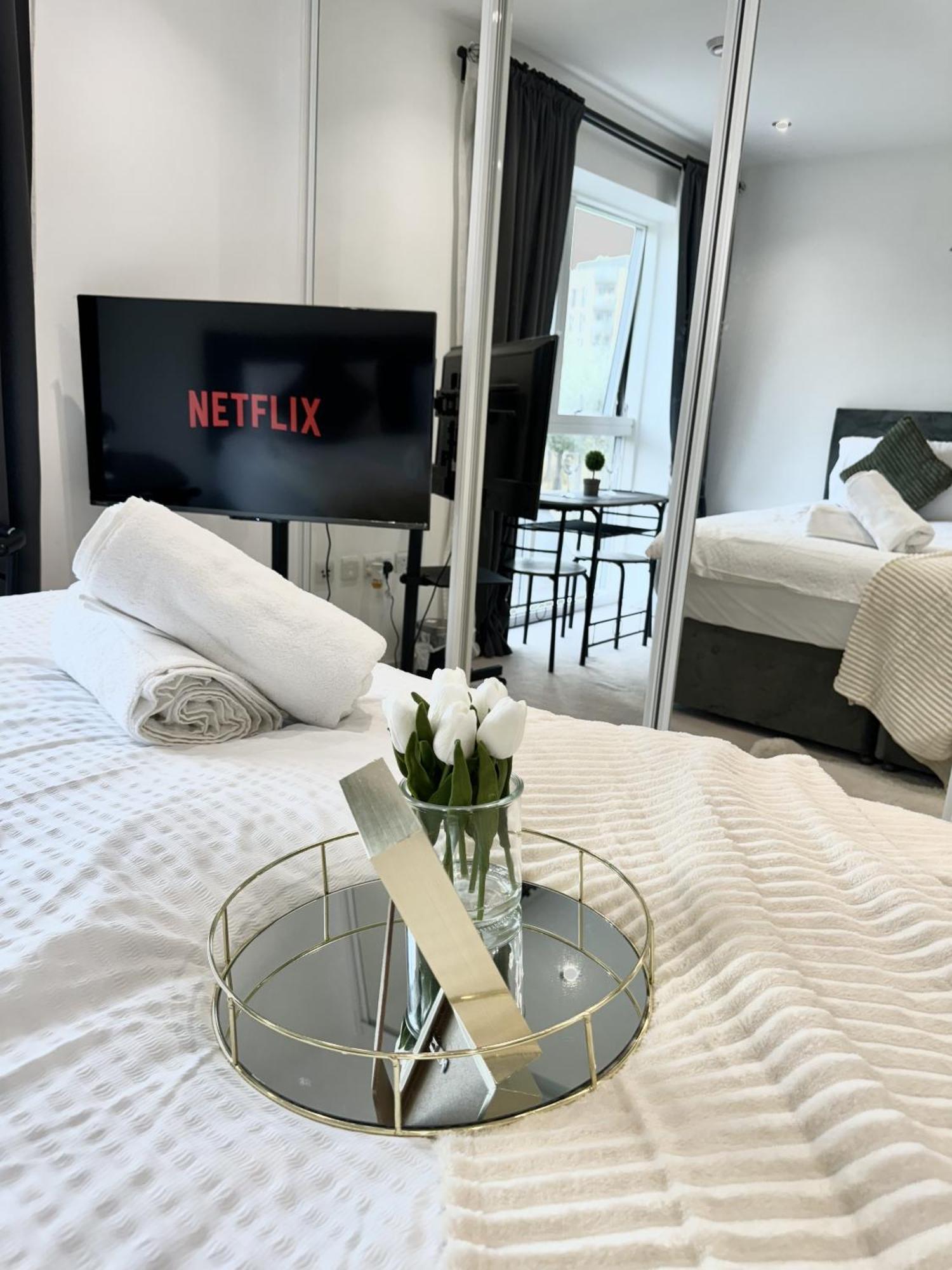 Kayz Lodge- Luxury Ensuite-Private & Shared Accommodation In A New House At The Olympic Village Overlooking Stratford Westfield And Tube Station London Bilik gambar