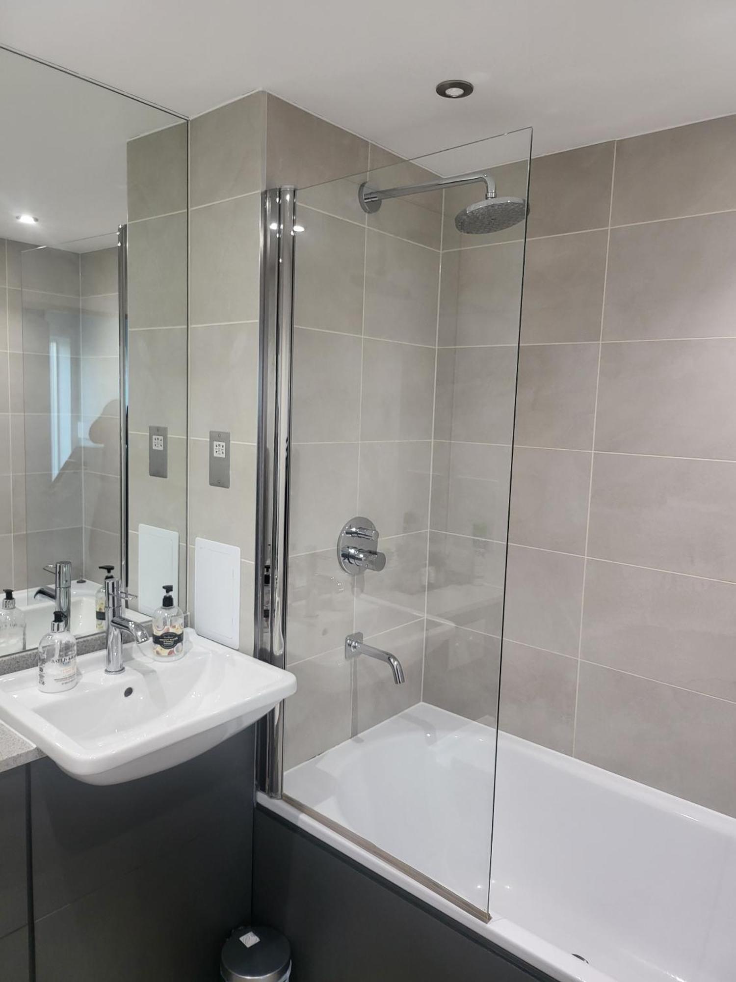 Kayz Lodge- Luxury Ensuite-Private & Shared Accommodation In A New House At The Olympic Village Overlooking Stratford Westfield And Tube Station London Bilik gambar